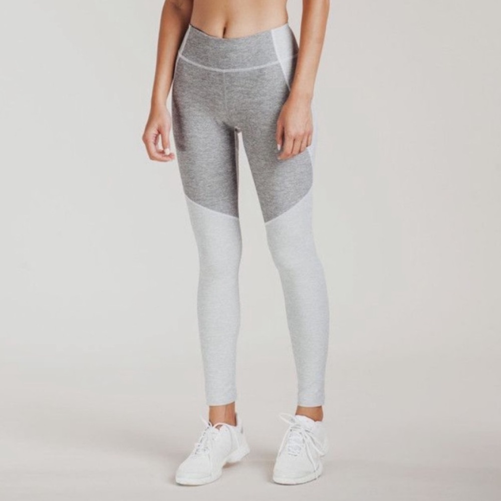 #331 Classic Outdoor Voices Two Tone Warm Up Leggings